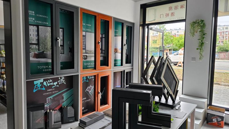 铝之光：揭秘铝合金门窗在家居装饰中的独特魅力